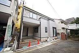 南向き道路につき陽当たり良好・太陽光パネル搭載・ZEH水準の省エネ住宅