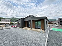 ＜足利市本城2丁目＞小学校まで徒歩9分、中学校まで徒歩6分とお子様の通学に安心の立地