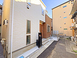 【現地販売物件】固定階段式小屋裏収納が備わった吹抜仕様の開放的なリビングルーム　～足立区千住寿町～