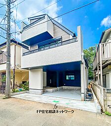 【約20帖LDKを2階に配した3階建ての家。】