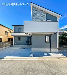 【勾配天井で開放的なLDK、プライベート感のある空間でゆったりと過ごせます。】