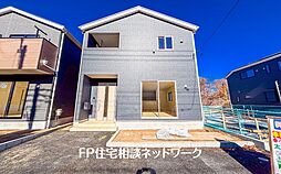 [南側5m接道で明るく開放感のある立地。]