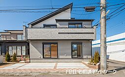 【日当たり良好な角地、太陽光発電完備の家。】