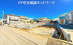 「LDKは15帖以上、居室3部屋、カースペース2台（車種による）駐車可能な邸宅。」