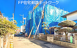 「足元からあたたかな床暖房完備のリビングで心地よい毎日を過ごす穏やかな暮らしを実現。」