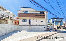 【1階と2階にファミリークロークのある家族に寄り添う工夫の詰まった邸宅。】