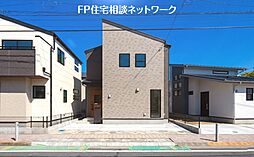 「京王線 聖蹟桜ヶ丘駅まで徒歩9分。多摩の穏やかな街並みと利便性を備えた立地。」