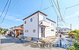 【太陽光発電搭載物件、開放感のある角地に建つ1棟。】
