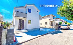[小学校徒歩1分、小さなお子様のいるご家庭にも嬉しい周辺環境の整った立地。]