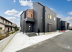 ご家族の理想を叶える新築戸建てが誕生いたしました。 東急田園都市線「市が尾」駅から徒歩12分！プライベートな時間を楽しめるルーフバルコニー付き！暮らしやすい魅力的な住環境です。