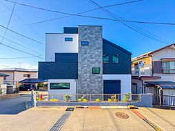 ◆駅徒歩15分、ロフト付き！閑静な住宅街に角地の陽当たりと開放感！洗練されたモダンな印象のモノトーンの外観は高級感と清潔感をあわせもった新邸です！