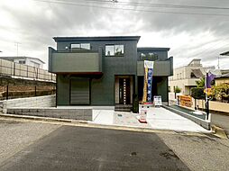 ■駅徒歩11分の立地！駐車2台可能！ゆとりの室内にモダンな外観//敷地全体を有効活用できる整形地と開放感のある角地の新邸2棟です■