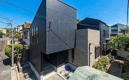 駅まで徒歩１４分　明るいリビングと広いバルコニーが魅力です