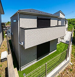 明るいリビングとお庭が自慢の一戸建