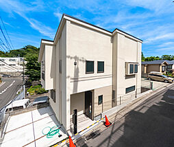 上大岡駅まで徒歩１１分　誰もが望む角地の一戸建　カップボード付き