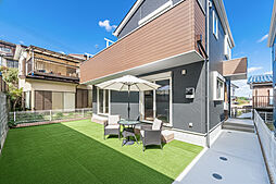 憧れのガーデンライフを満喫する明るく素敵な住まい・・・