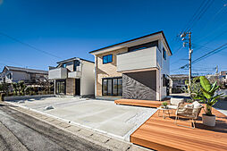 憧れの住まいを現実に・・・　駅近なのにお庭付き。駐車場並列2台。