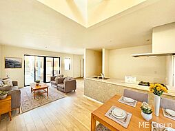 越谷市登戸町　１５期　新築一戸建て　全１棟　ＬＤＫに足元から温まる床暖房があるお家(990972650)