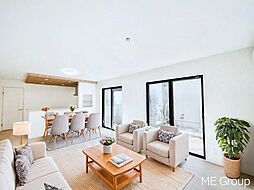 市川市宮久保５丁目　新築一戸建て　全２６棟　床暖房で足元から心地良い温もりが伝わるリビングのお家(3402891)