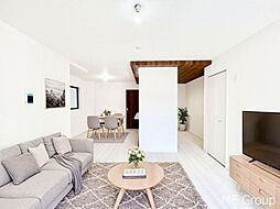 流山市富士見台１丁目　新築一戸建て 全２棟　家族が顔を合わせる機会が増えるリビングイン階段を採用のお家(25952639)