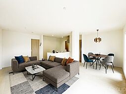 草加市手代２丁目　３期　新築一戸建て　全１棟 　玄関横に大容量のパントリーがあるお家（990984740）