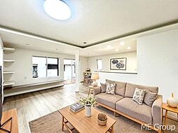 船橋市二和西２丁目　新築一戸建て　全１棟　衣服や雑貨などを豊富に収納できるファミリークロークがあるお家(990948404)