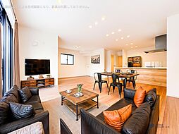 角地が生み出す開放感～家族空間・プライベート空間ともに広さがあり自由度が高い住まいです