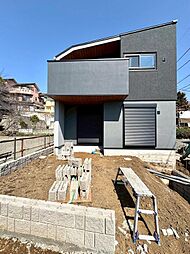 21帖の開放感に、家族の笑顔が広がる。床暖房が包む、陽だまりの大空間。