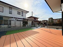 【ウッドデッキのある佇まい】～豊かな自然に囲まれた敷地面積８２坪超の邸宅～