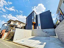 ランドリールーム、ホテルライクのダブルボール洗面など、女性にやさしいデザインの家