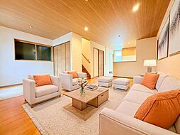 大泉学園の潤い豊かな住環境。１９帖超のＬＤＫと小屋裏収納を備えた新築戸建