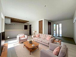 ファーストタウン　小牧市第１小木西　全１棟