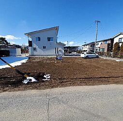 朝日から採光が臨める【東道路】、車を並列で3台停められる【54.20坪】