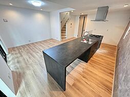 武蔵野市吉祥寺南町5丁目　☆都心のアクセスと心休める時を手にする優美な邸☆