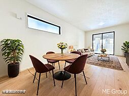 17.5帖のリビングは床暖房付きで冬でも心地よく、家族のくつろぎ空間に■府中市分梅町２丁目５期■