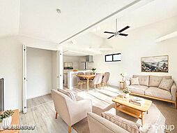 吹抜け×３面採光で明るく開放的　17～18帖の床暖房付LDK■横浜市保土ケ谷区常盤台１期■