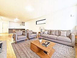 吹抜けから光が舞い降りる24帖以上のLDK■八王子市元本郷町４丁目１２期■