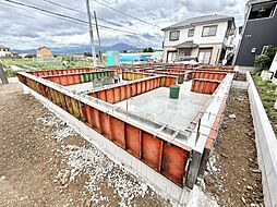 カースペース並列3台（車種による）！小学校徒歩約10分でお子様の通学も安心■平塚市寺田縄第17■