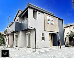 駐車3台対応。吹抜と折上天井がリビングに心地よい開放感と明るさを演出■藤沢市打戻2期■