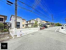 南東道路に面した52坪の広々敷地！並列2台で駐車可能◎（車種による）■町田市成瀬台１丁目１５期■
