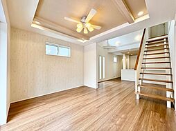 【吹抜天井×回廊型パントリー】多彩な収納と充実した住宅設備の住まい