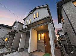 新邸宅に角地の開放感を・駐車２台とフレキシブルな４LDK