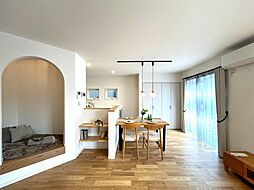 【山根木材】ウッディタウン宮島口上　駅近のゆったりリビング