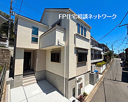 駅近の便利さと穏やかな街並みに包まれて。光あふれる18帖LDKから、家族の新しい物語が始まります。