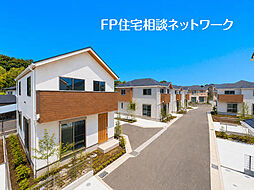 緑の潤いに包まれた水沢の街で、家族の笑顔と新しい物語がゆっくりと育っていく全21邸の暮らし。