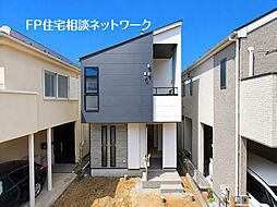 空へと続くルーフバルコニーで季節を感じ、カースペース2台が暮らしにゆとりを添えます。