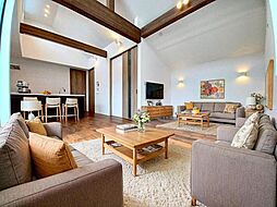 天井高約4.0ｍ 高級感ある吹抜けのＬＤＫオシャレなオープンキッチン 新宿駅まで直通の交通環境