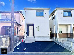 防犯カメラ・人感センサー付き玄関灯完備で安心　駐車場２台あり（車種による）■綾瀬市蓼川１丁目■