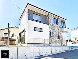 「秦野」駅まで徒歩10分　夫婦それぞれの愛車を置ける、並列2台駐車可（車種による）■秦野市本町２丁目１期■