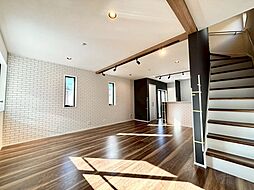 【カースペース２台】木目のお洒落な４LDK